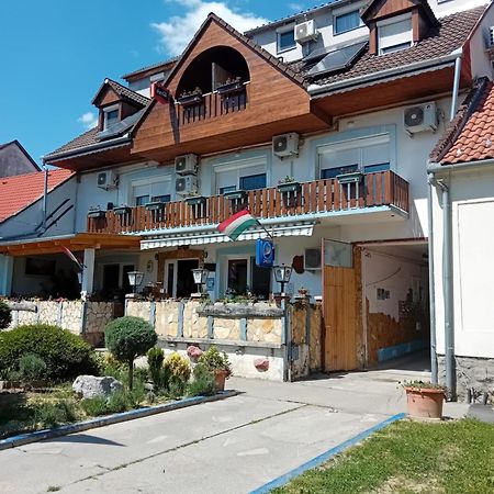 Bed and Breakfast Lenzl'S Panzio à Szigetvár Extérieur photo