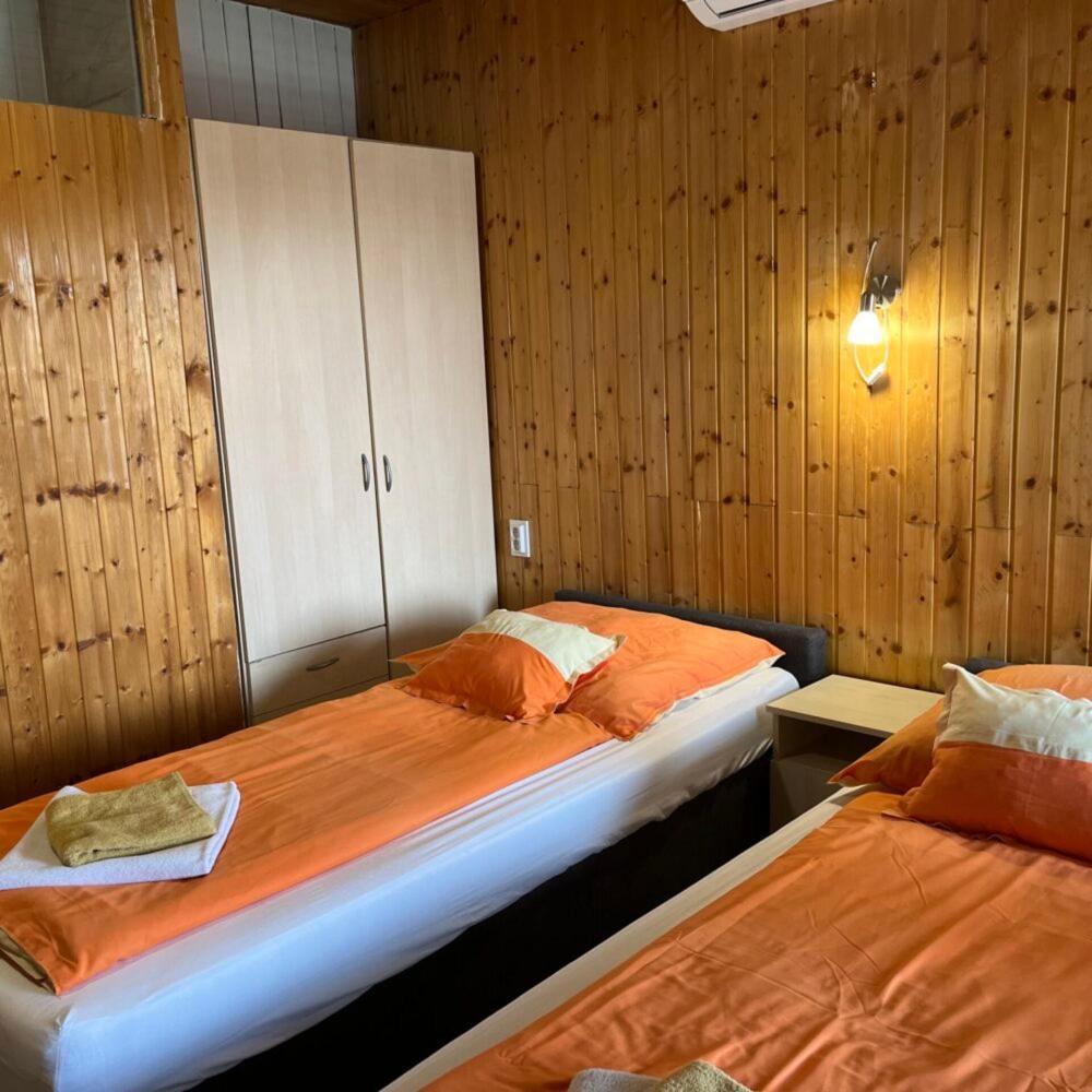 Bed and Breakfast Lenzl'S Panzio à Szigetvár Extérieur photo