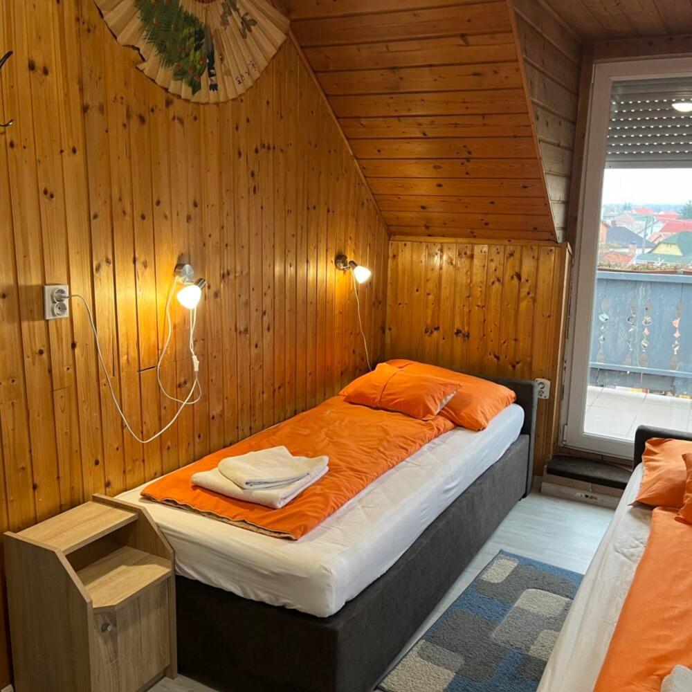 Bed and Breakfast Lenzl'S Panzio à Szigetvár Extérieur photo