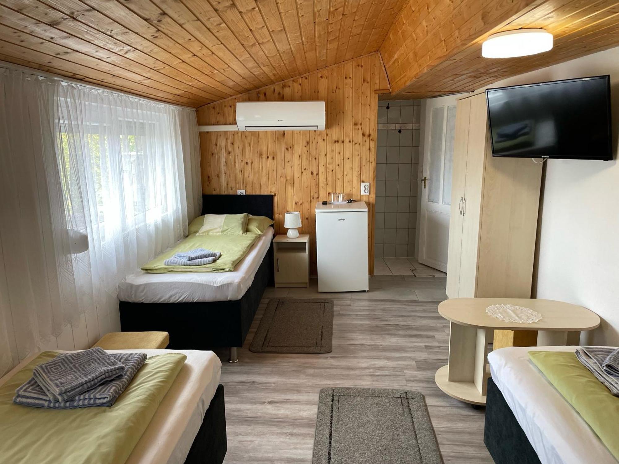 Bed and Breakfast Lenzl'S Panzio à Szigetvár Extérieur photo