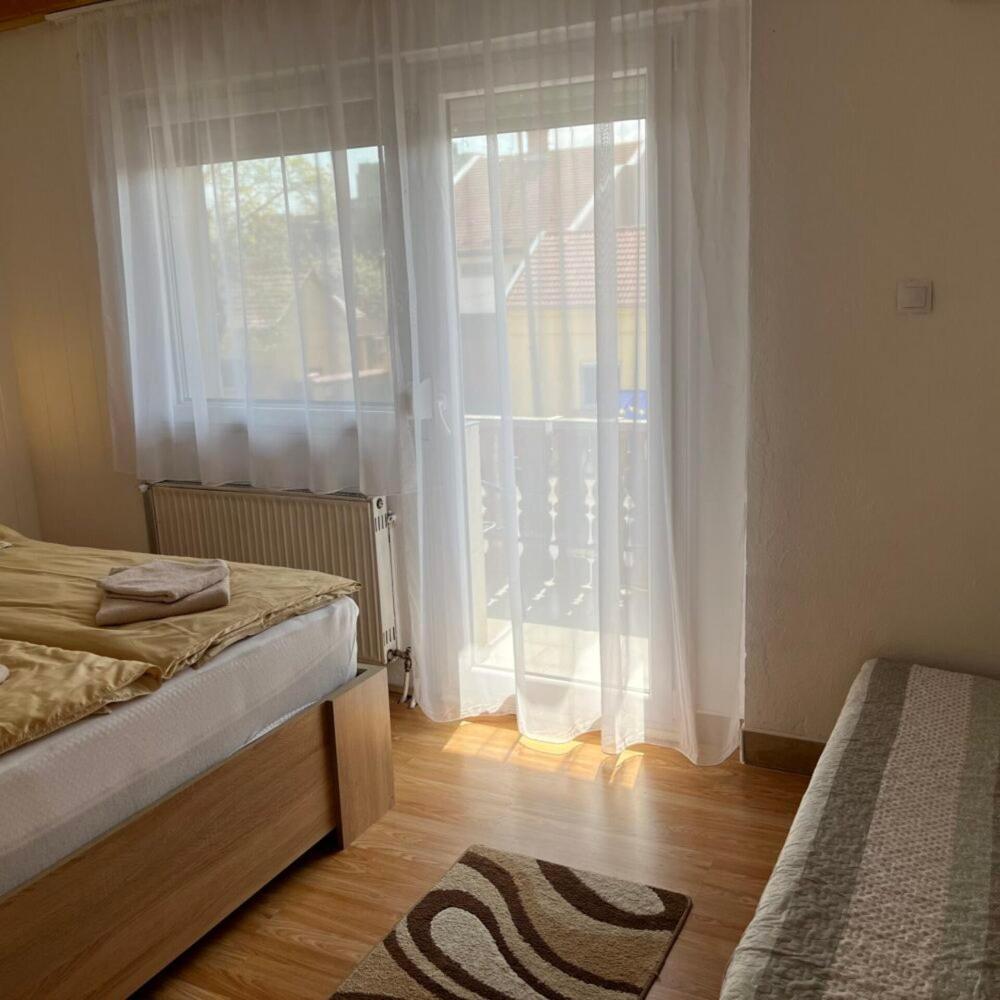 Bed and Breakfast Lenzl'S Panzio à Szigetvár Extérieur photo