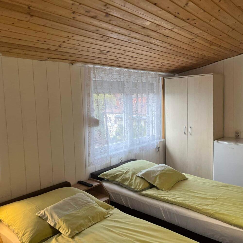 Bed and Breakfast Lenzl'S Panzio à Szigetvár Extérieur photo
