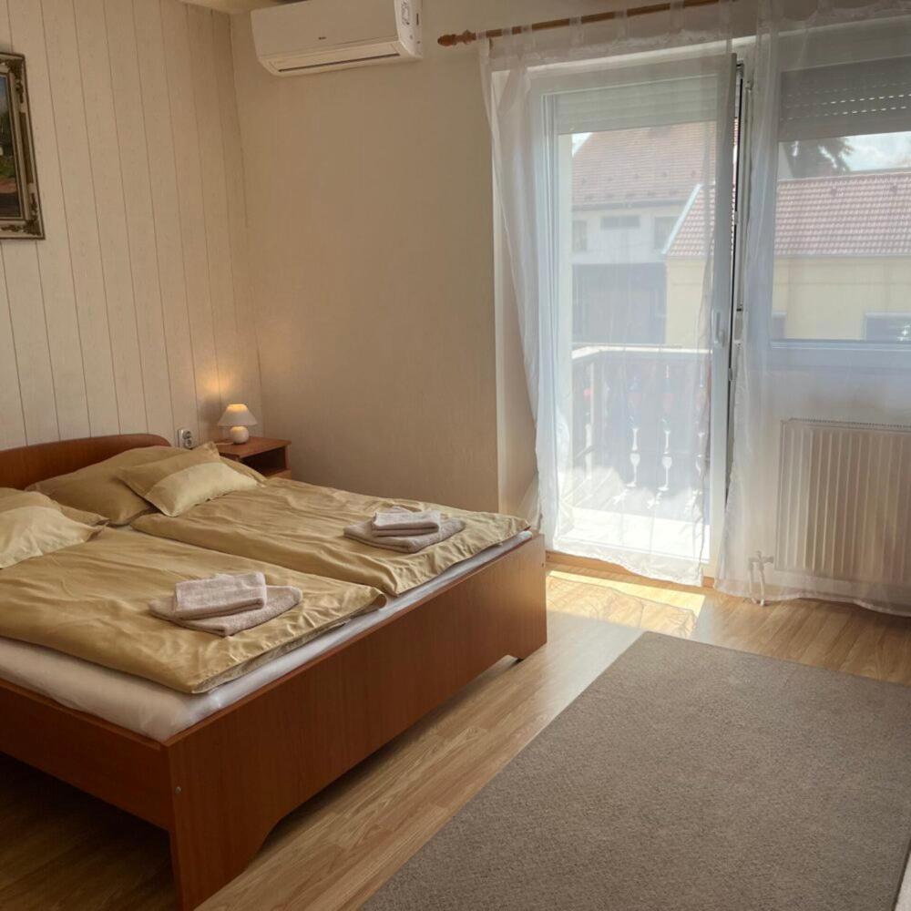 Bed and Breakfast Lenzl'S Panzio à Szigetvár Extérieur photo