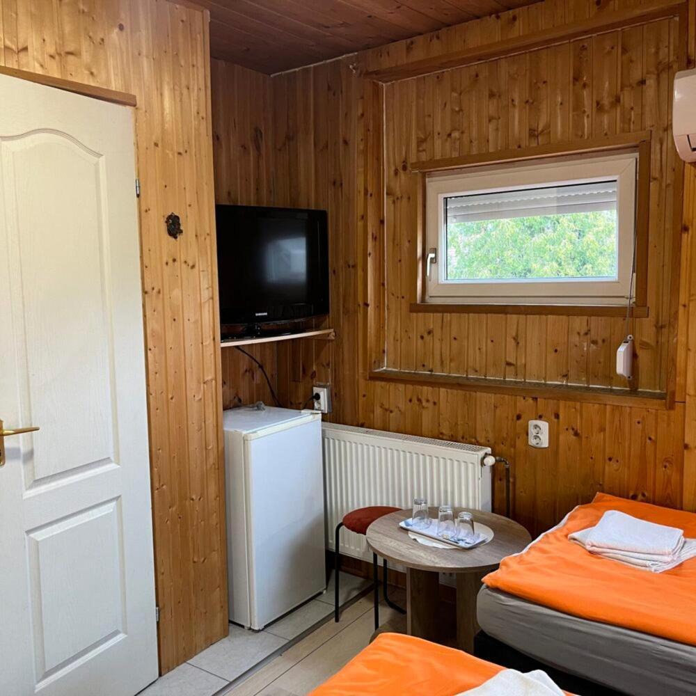 Bed and Breakfast Lenzl'S Panzio à Szigetvár Extérieur photo