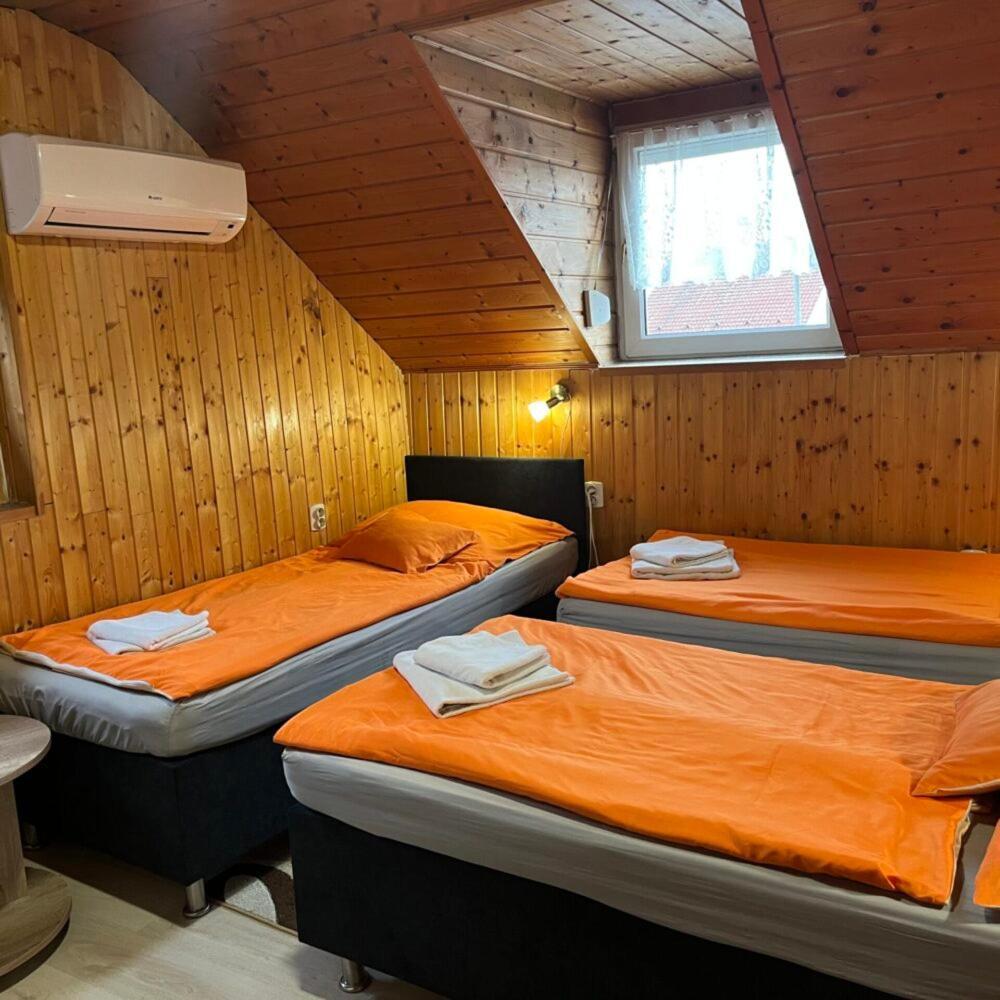 Bed and Breakfast Lenzl'S Panzio à Szigetvár Extérieur photo
